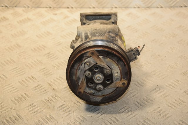 Компрессор кондиционера 8200457418 RENAULT