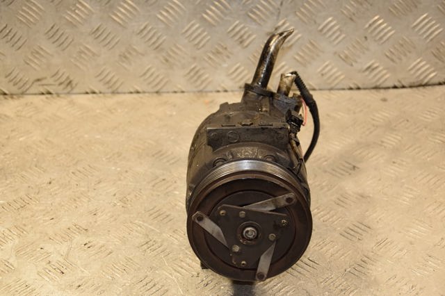 Компрессор климатической установки 8200577732 RENAULT