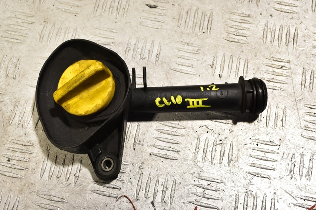 Горловина маслозаливная 8200639421 RENAULT