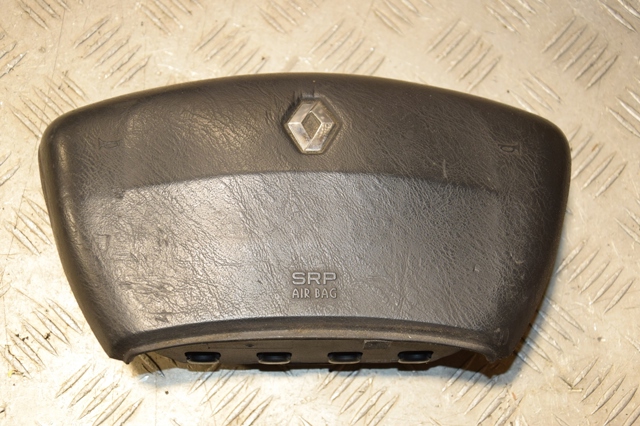 Подушка AIRBAG водительская 8200676895 RENAULT