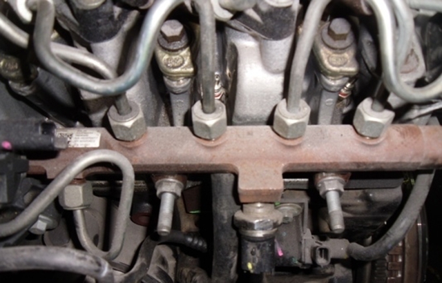 Распределитель топлива (рампа) 8200704212 RENAULT
