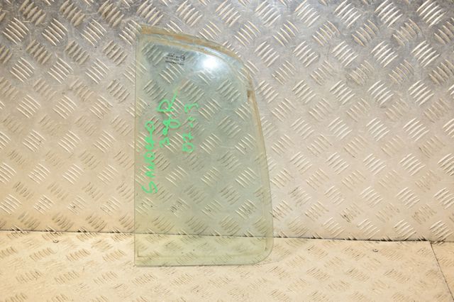 Задняя форточка правая 8200733061 RENAULT