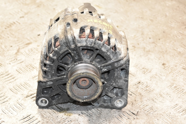 Генератор автомобиля Рено Меган II