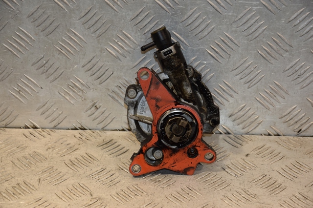 RENAULT 8200845984 Насос вакуумный в наличии Ужгород