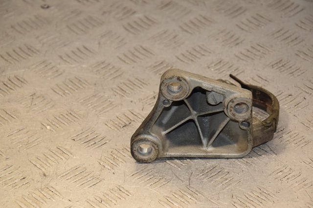 RENAULT 8200904226 Опора подвесного подшипника передней полуоси в наличии Кривой Рог