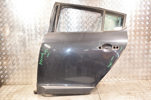 Задняя левая дверь 821003885R RENAULT