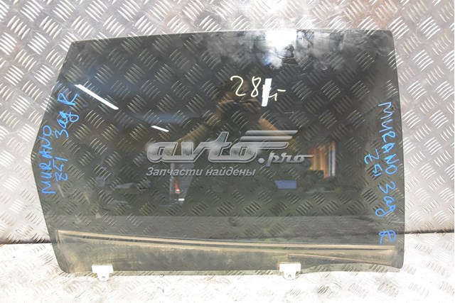 Стекло задней правой двери 823001AA0B NISSAN