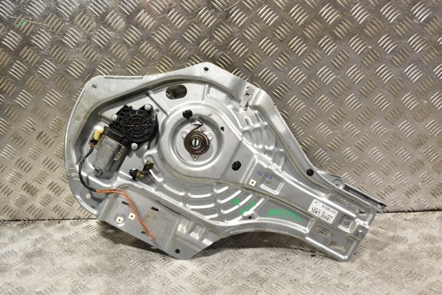 Механизм стеклоподъемника водительской двери 824702E010 HYUNDAI