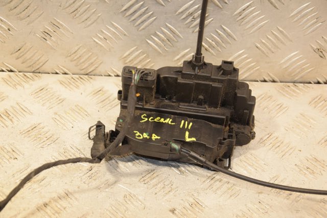 Замок задней двери, левой 825030032R RENAULT