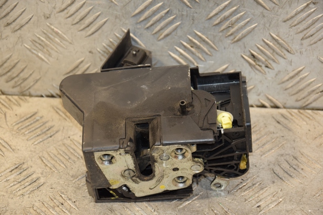 RENAULT 825033585R Замок двери задней левой в наличии Украина