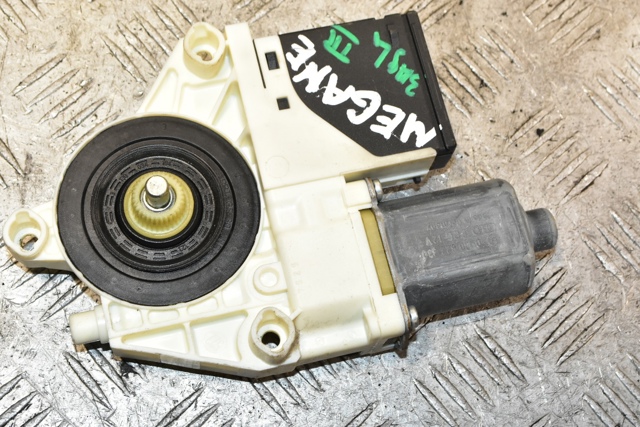 Мотор стеклоподъемника двери задней, левой 827310002R RENAULT