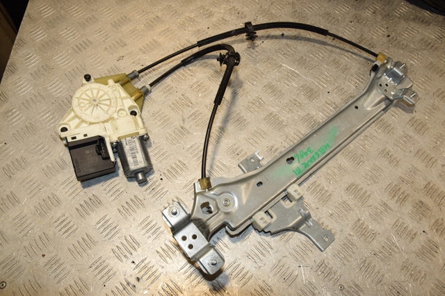 Мотор стеклоподъемника двери задней, левой 827310185R RENAULT