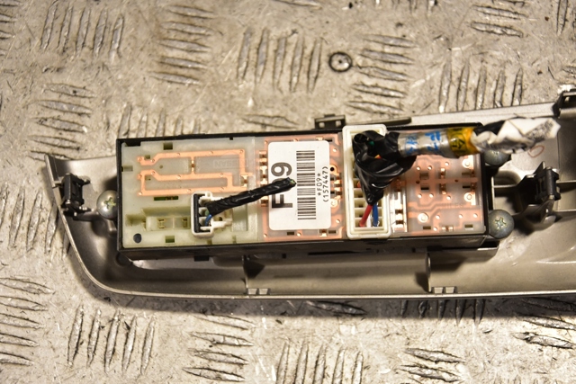 83071FG090 SUBARU Кнопочный блок управления стеклоподъемником передний левый купить в Львов