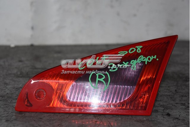 Фонарь задний внутренний правый 8336A029 MITSUBISHI