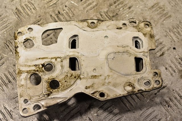 8507626 BMW Радиатор масляный (холодильник), под фильтром купить в Хмельницкий