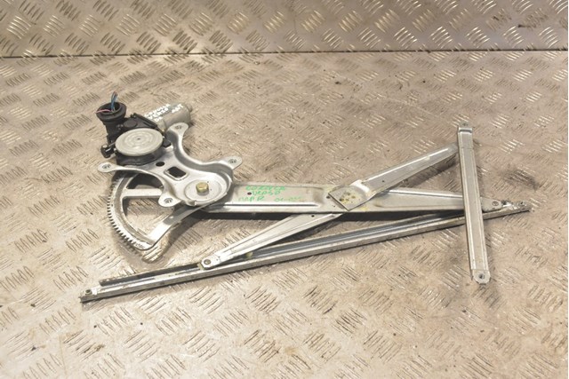 Мотор стеклоподъемника двери передней, правой 8571052110 TOYOTA