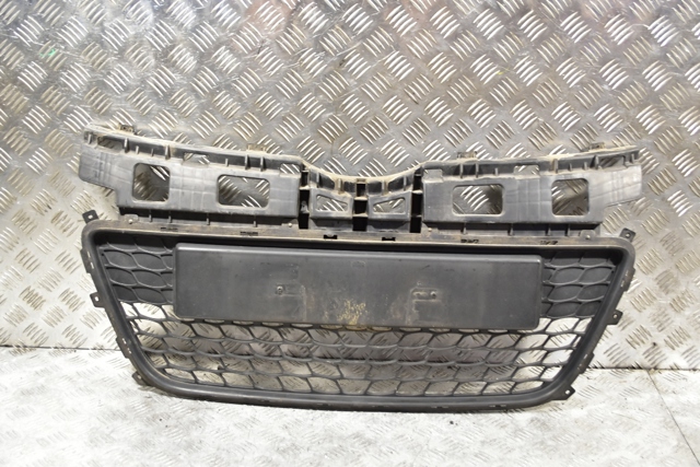 Решетка бампера переднего 865612R000 HYUNDAI