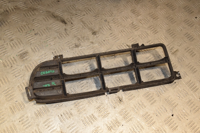 HYUNDAI 865742F000 Решетка бампера переднего правая в наличии Черкассы