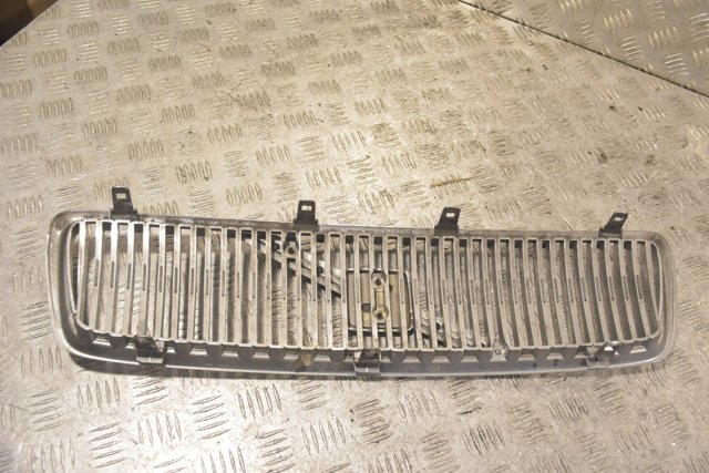 8659875 VOLVO Решетка радиатора купить в Днепр