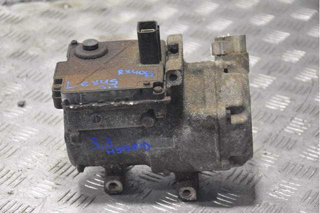 Компрессор климатической установки 8837048021 TOYOTA
