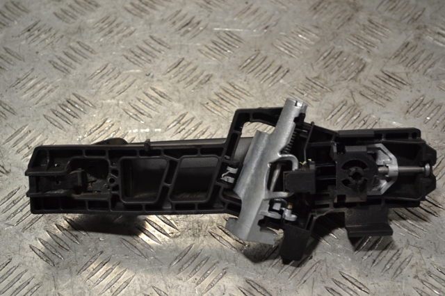 FORD 8A61A224A37AN Держатель наружной ручки двери передней левой в наличии Львов