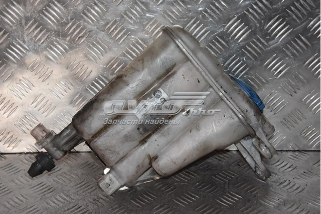 Водяной бачок системы охлаждения 8K0121405E VAG