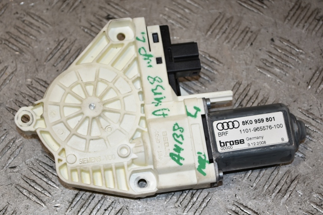 Мотор стеклоподъемника двери передней, левой 8K0959801 VAG