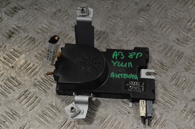Усилитель сигнала антенны 8P4035225D VAG