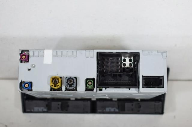 8R1035670E Магнитола (радио AM/FM) купить Сумы