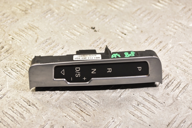 Накладка консоли рычага переключения передач АКПП 8R17134633Q7 VAG