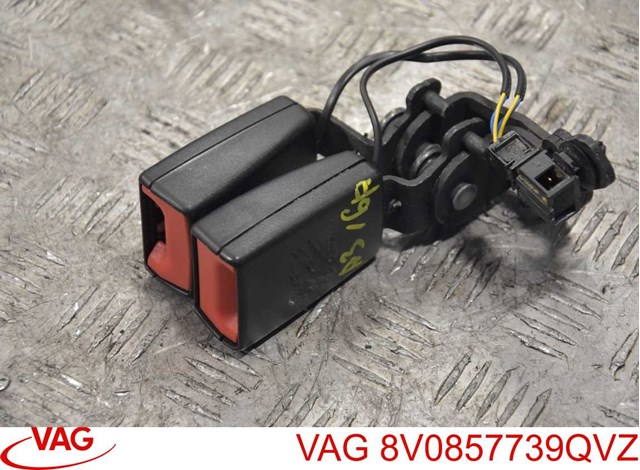 Рычаг фиксации ремня безопасности задний левый 8V0857739QVZ VAG