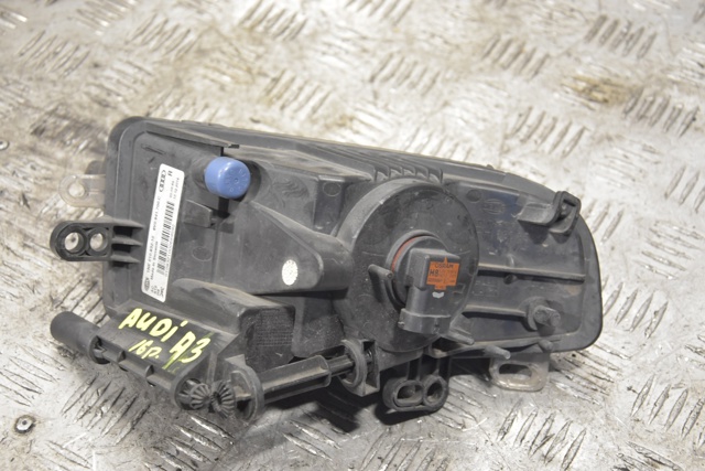 VAG 8V0941700C Фара противотуманная правая в наличии Полтава