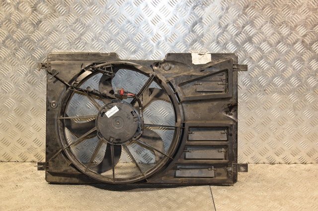 Диффузор радиатора охлаждения в сборе с крыльчаткой 8V618C607RD FORD
