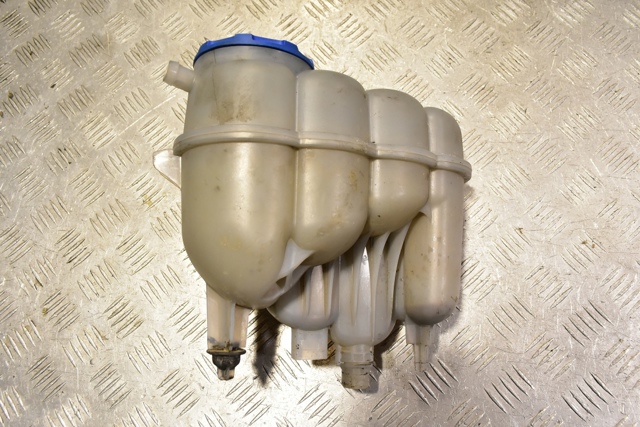 Расширительный бачок 8W0121405E VAG