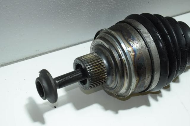VAG 8W0407271F Полуось (привод) передняя в наличии Киев