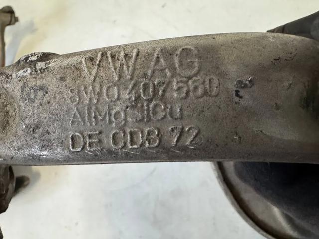 VAG 8W0407560 Цапфа (поворотный кулак) передний правый в наличии Кривой Рог