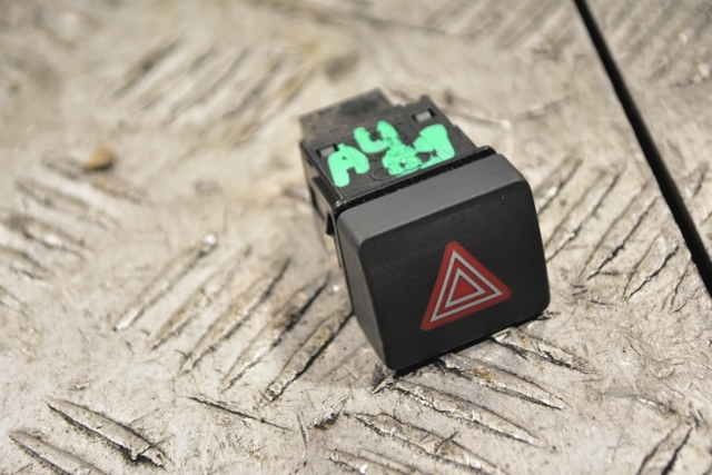 Кнопка аварийного сигнала 8W0941509A VAG