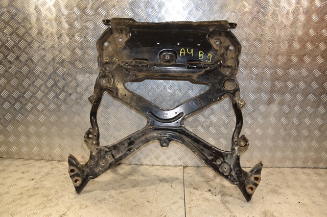 Поперечина передней подвески 8W1399347E VAG