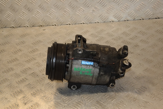 Компрессор кондиционера 926007877R RENAULT