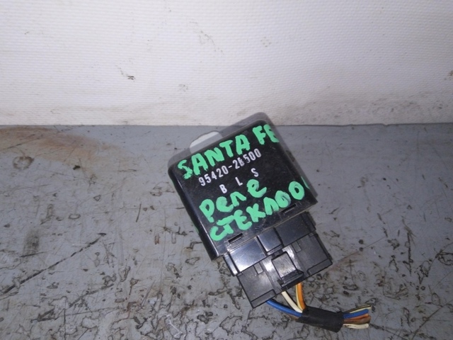 Реле управления стеклоочистителем Хендай Санта-Фе II