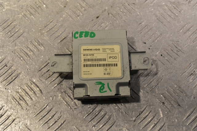 USB-разветвитель 961201H700 HYUNDAI
