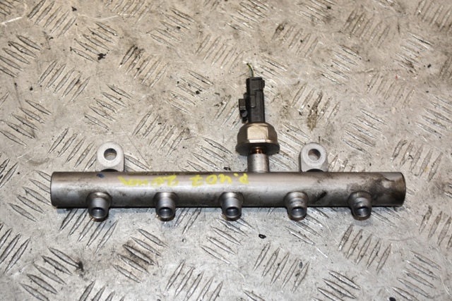 Рампа форсунок системы впрыска топлива 9645689580 PEUGEOT