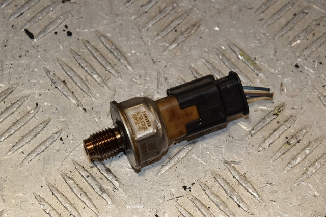 FORD 9676643880 Датчик давления топлива в наличии Днепр