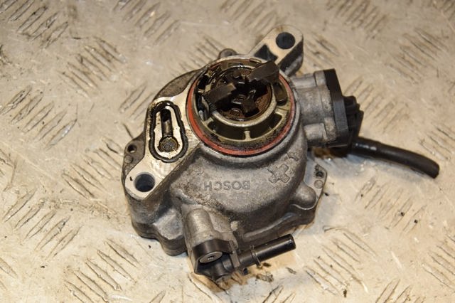 Механический вакуумный насос 9804021880 FORD
