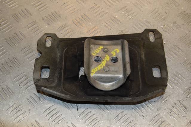Подушка (опора) двигателя, левая верхняя 9813699680 PEUGEOT