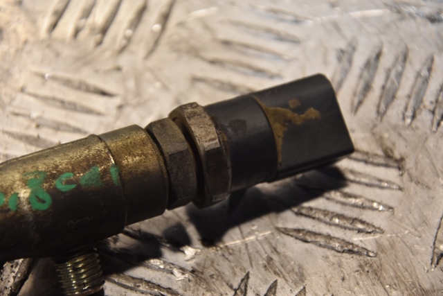 Датчик давления топлива A0041537528 MERCEDES