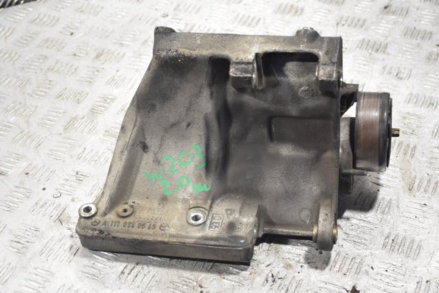 Кронштейн компрессора наддува двигателя A1110960645 MERCEDES