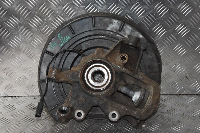 Цапфа поворотная правая A1643500808 MERCEDES