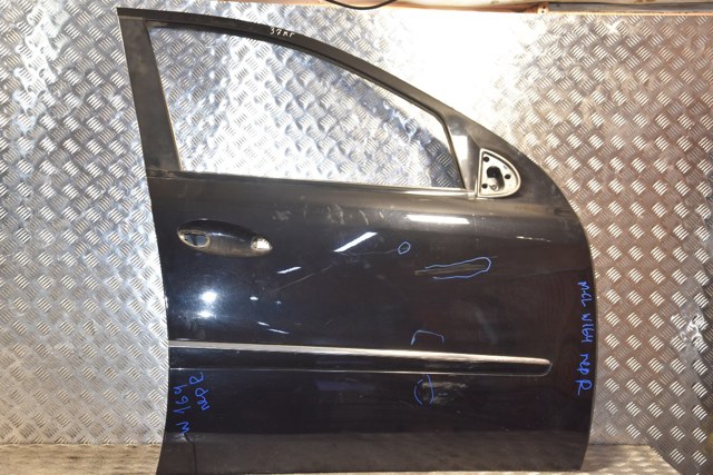 Пассажирская передняя дверь A1647201005 MERCEDES