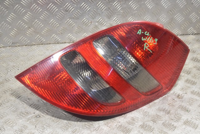 Фонарь задний правый A1698201064 MERCEDES